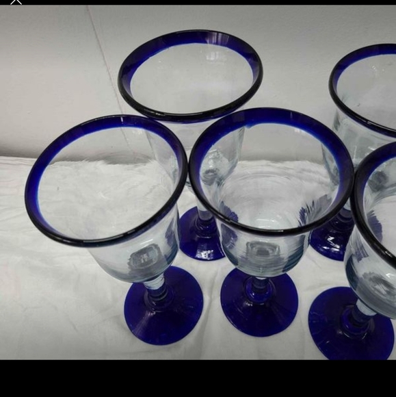 5 Vintage Large Hand Made Blown Mexican Wine Cocktail Glasses Blue Rim & Base. - Picture 9 of 16
